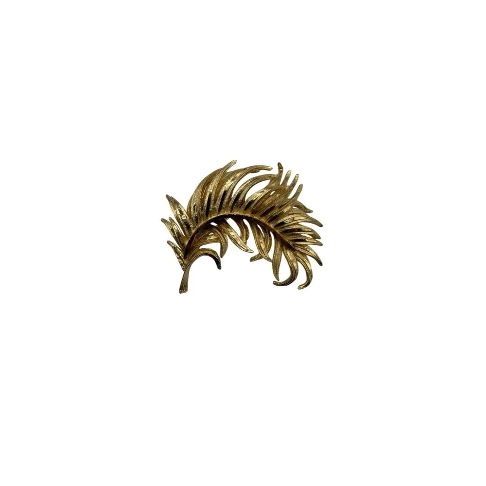BSK Vintage Gold Tone Textured Leaf Feather Brooch Pin Mid Century Jewelry